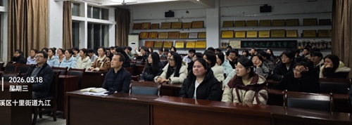 说明: 一群人在餐厅里描述已自动生成