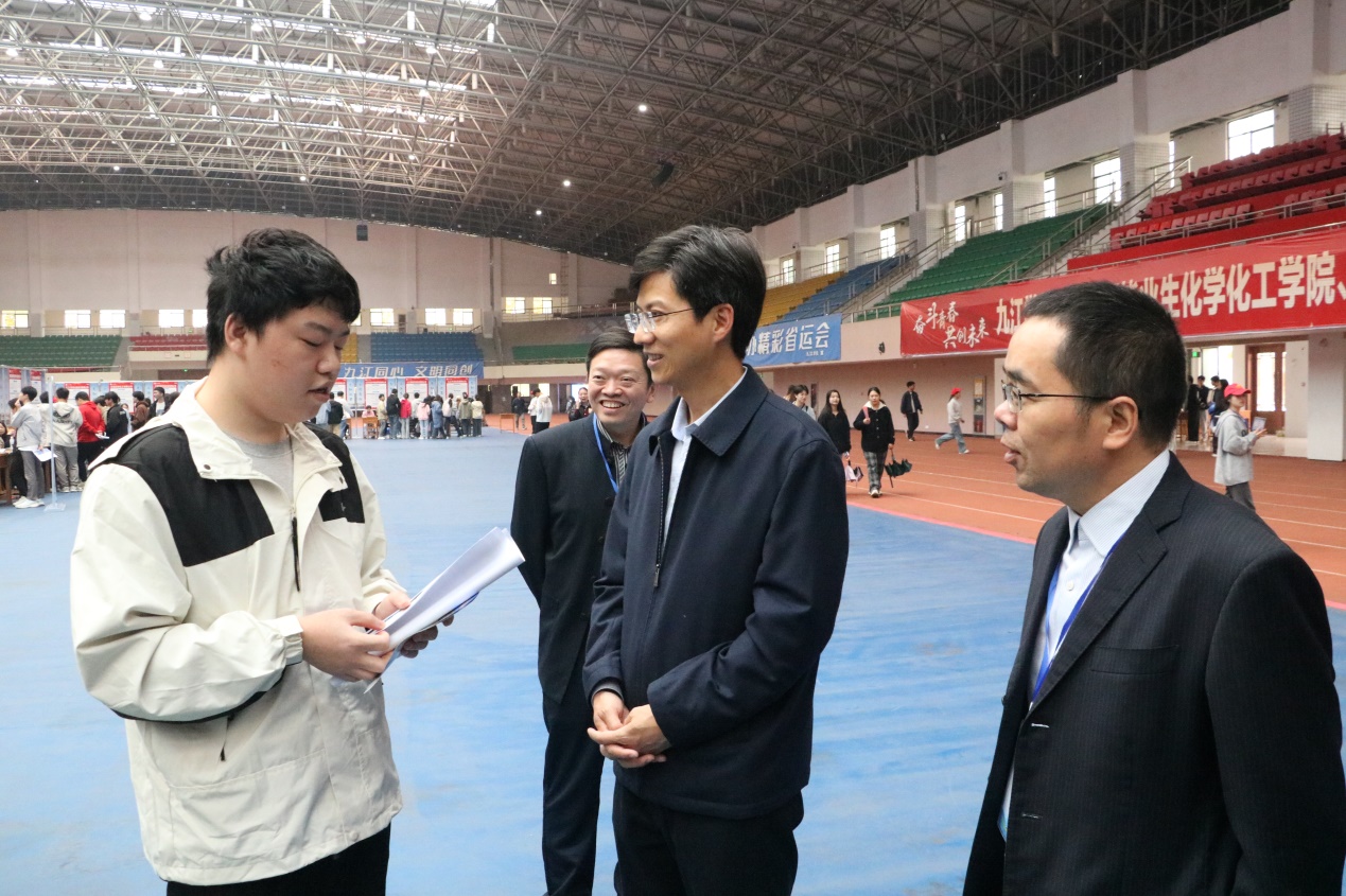 说明: D:\Documents\我的文档\Downloads\招聘会\IMG_7903.JPG
